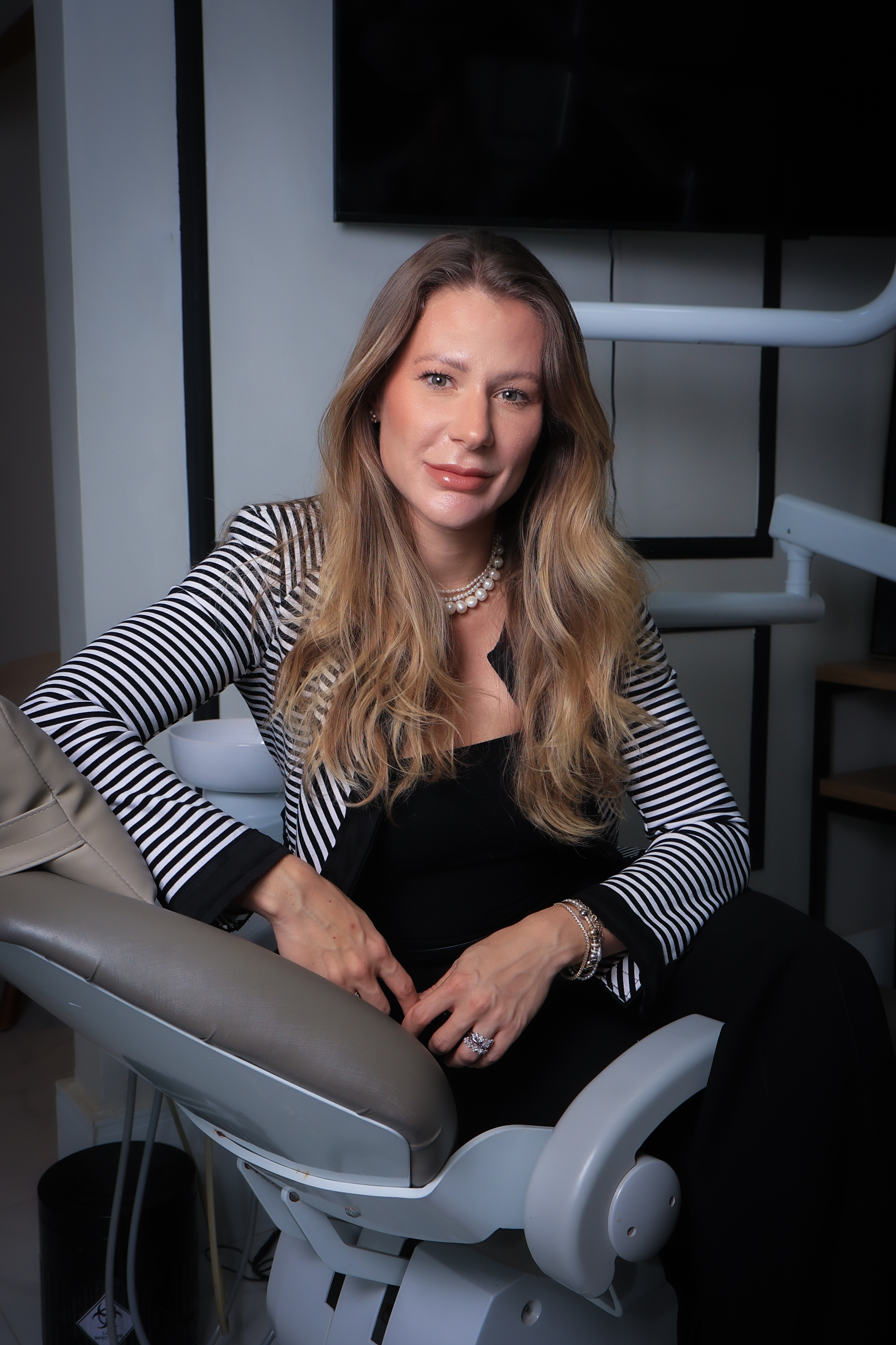 Dra. Stela Raquel - Especialista em Implante e Prótese Dentária